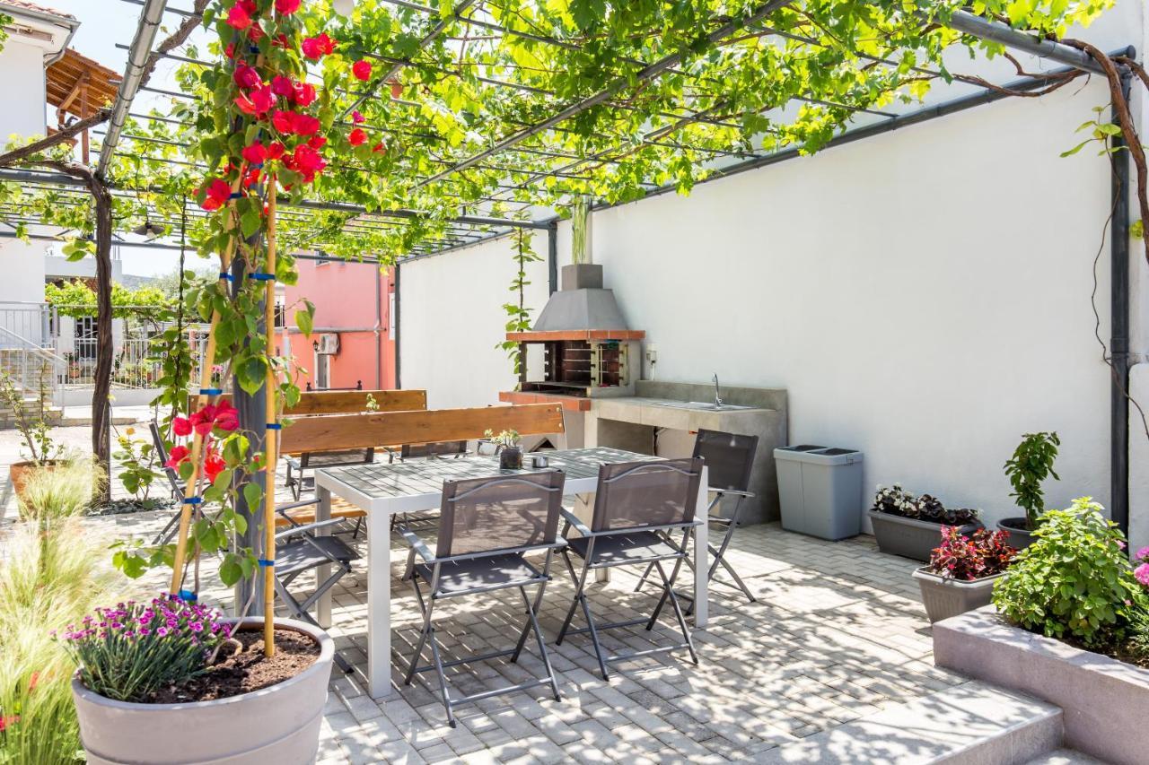 Linden Apartments Potos Dış mekan fotoğraf